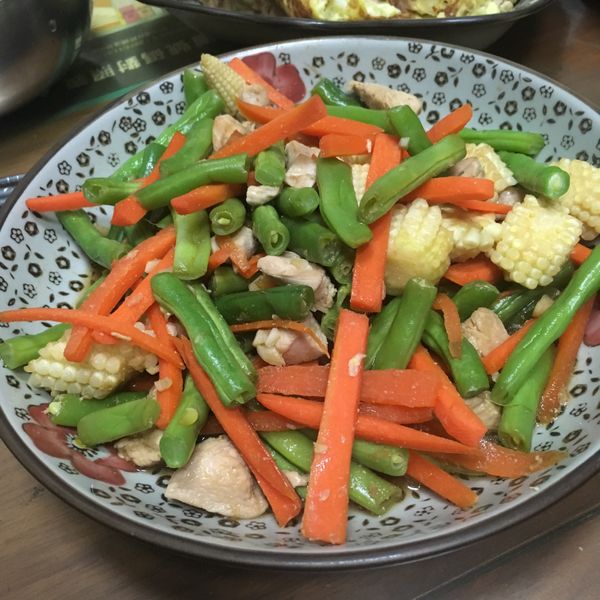 四季豆嫩炒雞丁【影片】：Lin 一起做