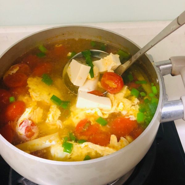 蕃茄蛋花湯：圓圓的 一起做
