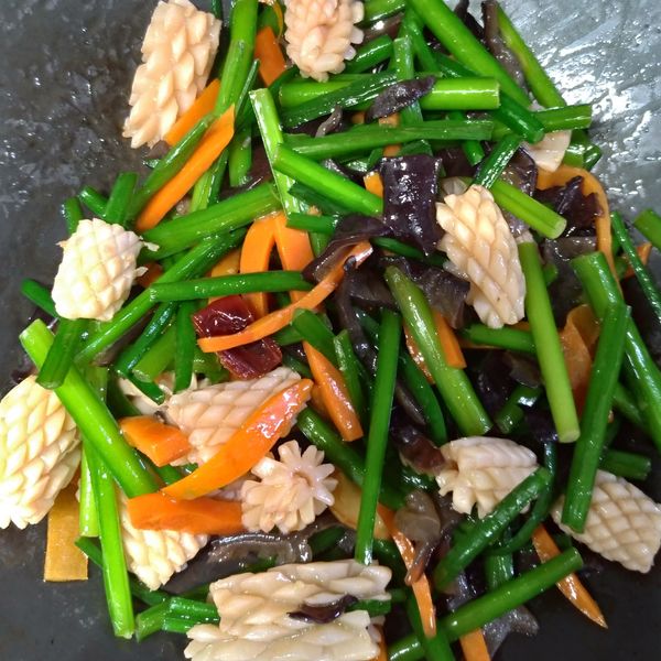 韭菜花炒魷魚 : tinyu67一起做