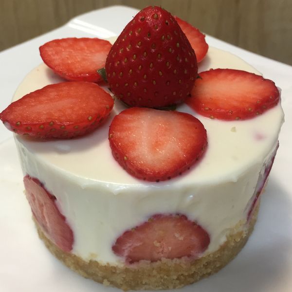 【免烤箱】特濃草莓生乳酪蛋糕 : 李蕙朱一起做
