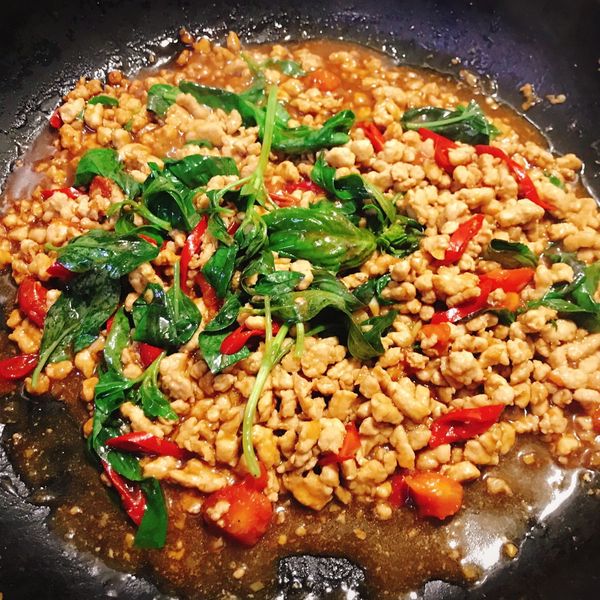 餐桌上的人妻料理*泰式改良打拋豬。 : Tristan Hsieh一起做