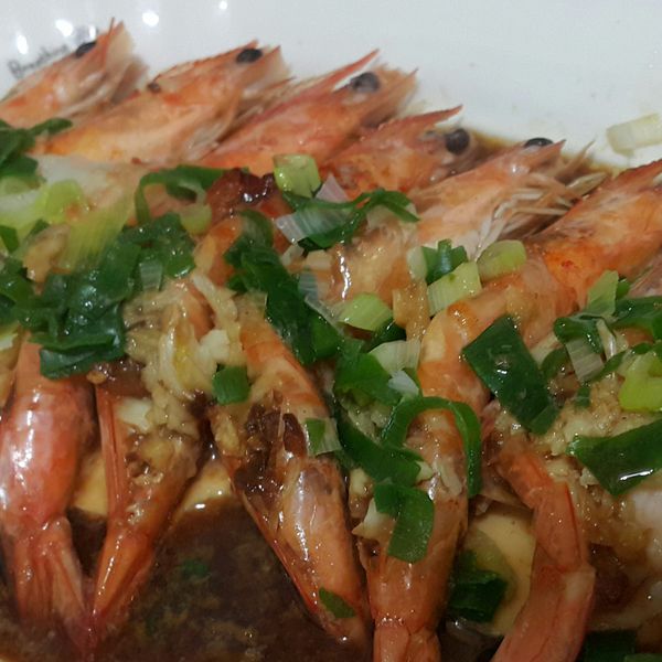 (年菜料理)蒜泥豆腐蒸大蝦 : 魚尾兒一起做