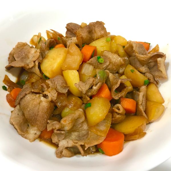 馬鈴薯燉煮豬肉片。快速做法 : Julie Chang一起做