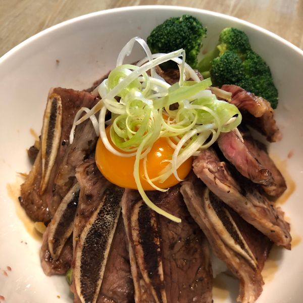 牛小排丼飯 : 晴晴豬一起做