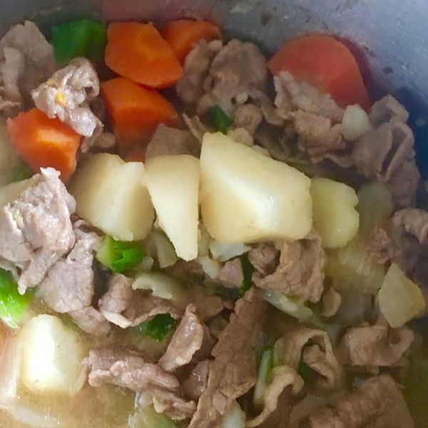 品靚上菜-馬鈴薯燉肉(牛肉)：Laura 一起做