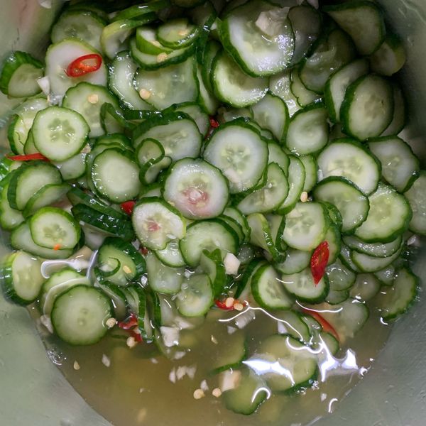 涼拌小黃瓜 : A.一起做