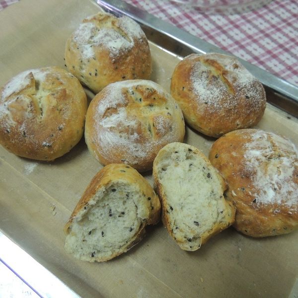 歐式芝麻麵包：詹春玉 一起做