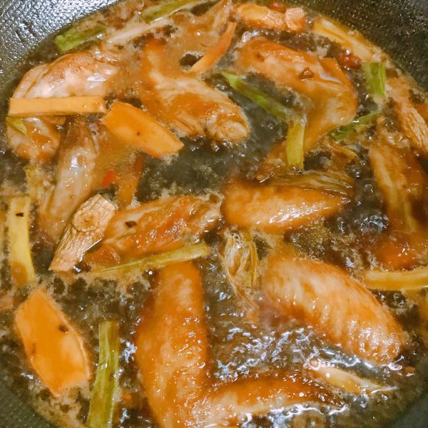 🍺啤酒滷雞翅 好吃到爆炸啊 : Chih Chia Huang一起做