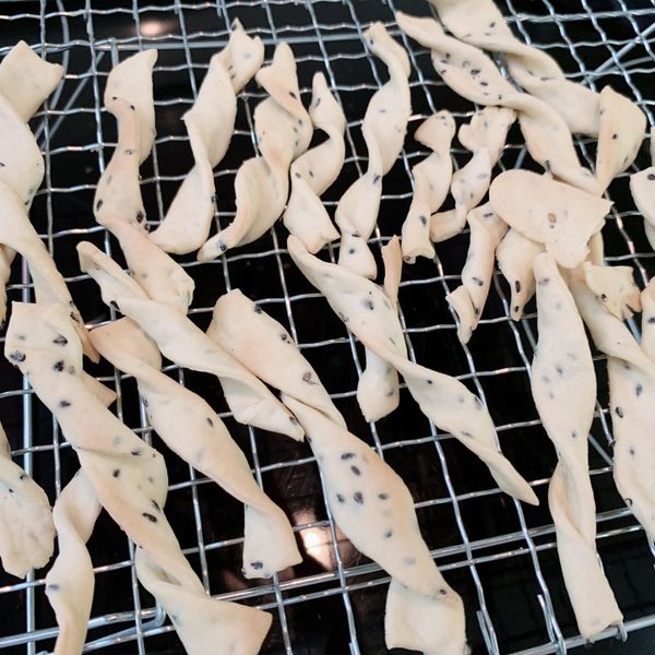 寶寶食譜【奶香芝麻餅乾】:Stacey 一起做