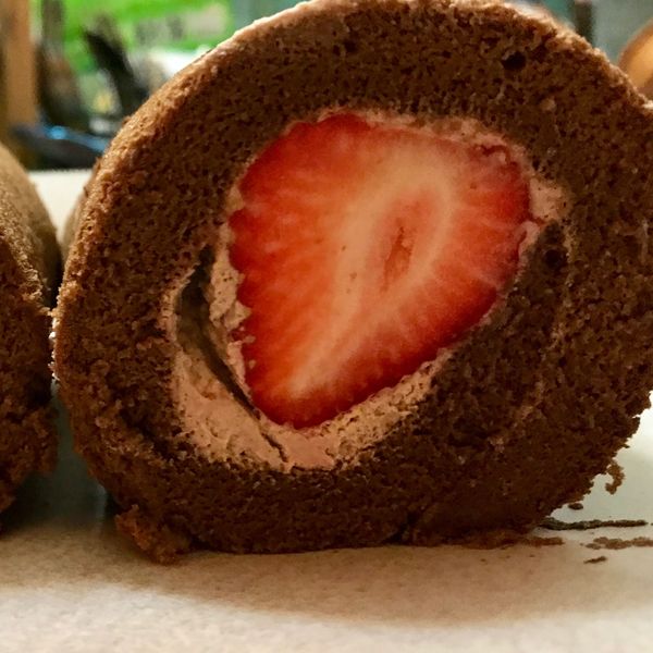 🍓濃郁可可草莓蛋糕捲(影音食譜) : Frau Pi一起做