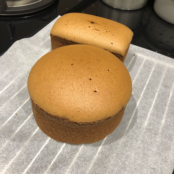 法芙娜可可枕頭蛋糕（燙麵戚風、水浴法）：嗡噠 一起做