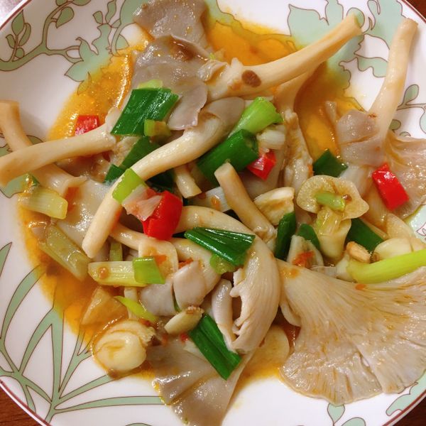 沙茶蔥炒杏鮑菇：Blossom Lu 一起做