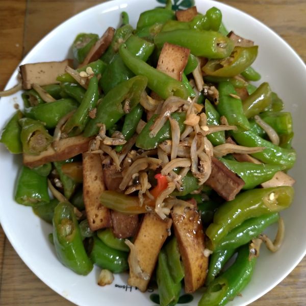 豆干炒糯米椒小魚乾 : 廚房實驗室一起做