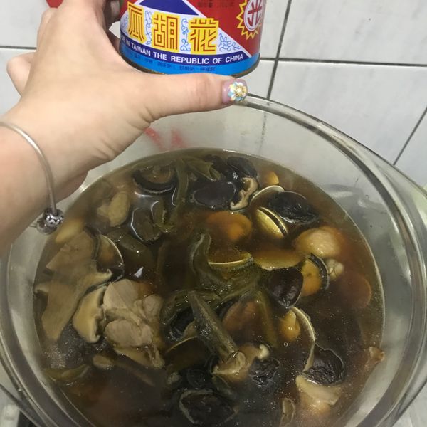 剝皮辣椒蛤蠣香菇雞湯 : 陳瑜萱一起做