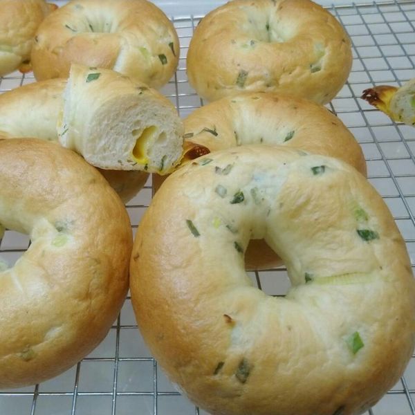 蔥花乳酪貝果 : 洪靜如一起做