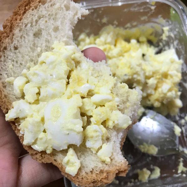 經典美味的蛋沙拉三明治：Helen 一起做