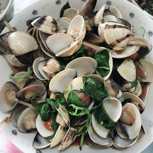 九層塔炒蛤蜊 : 恩恩媽咪一起做