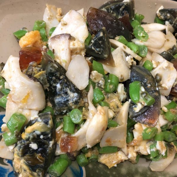 好下飯～ 金沙皮蛋四季豆 : Milk Yukie一起做