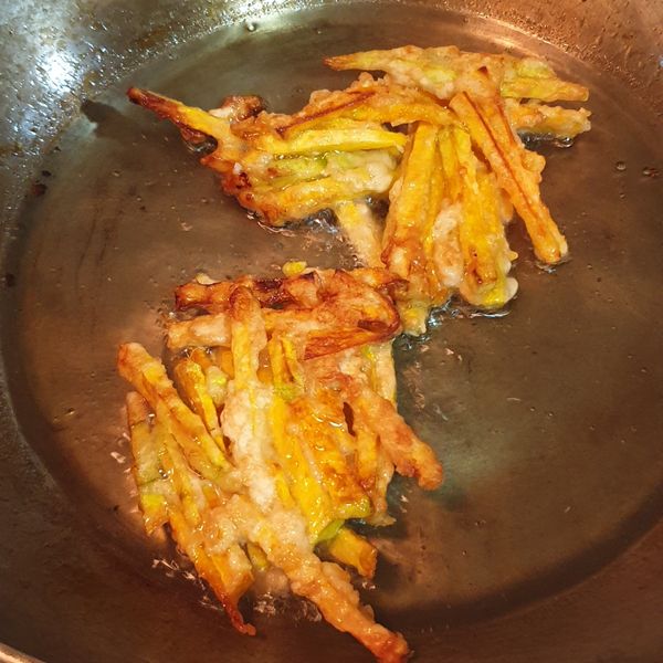 炸地瓜籤 (地瓜絲餅)：拔辣愛料理 一起做