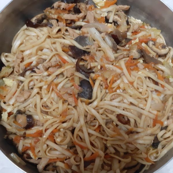 肉絲炒麵 : Ran Huei Ju一起做