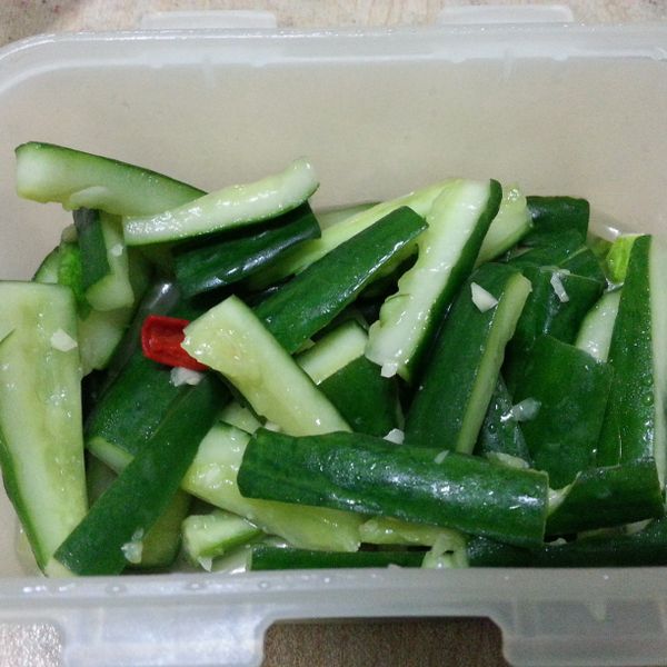 涼拌小黃瓜 : 潔米煮飯飯一起做