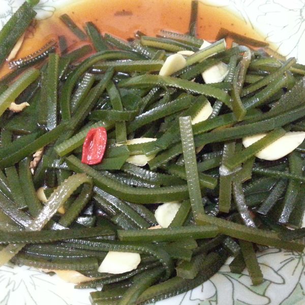 涼拌海帶絲 : 潔米煮飯飯一起做