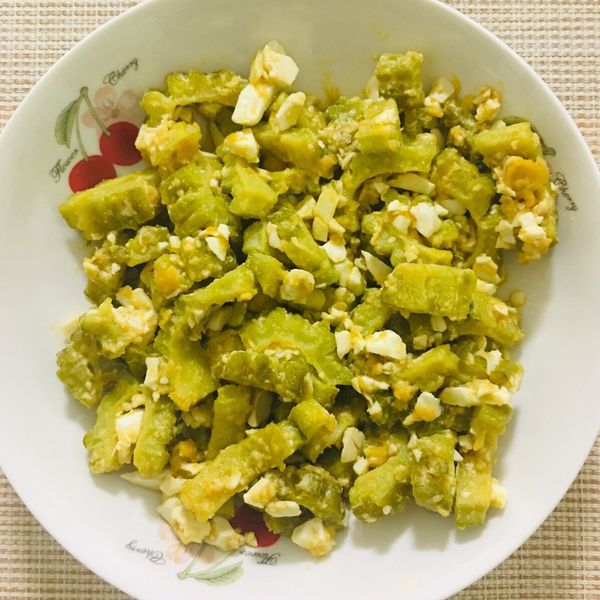 ★鹹蛋炒山苦瓜：艾米好吃 一起做