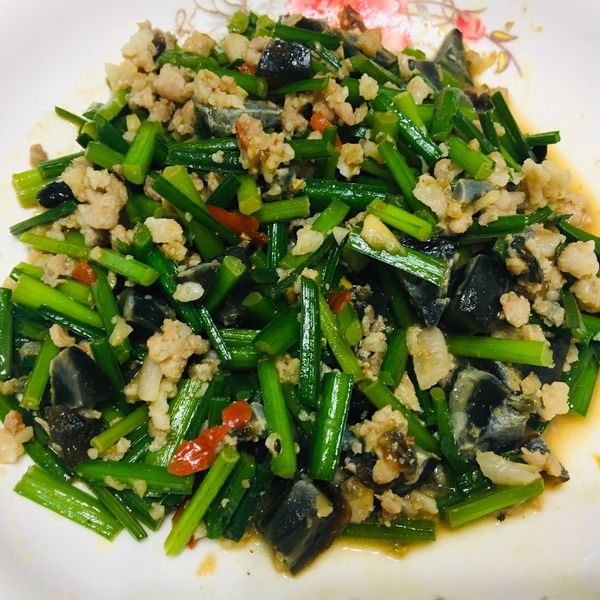 韭菜花肉末皮蛋 : Sharry Wang一起做