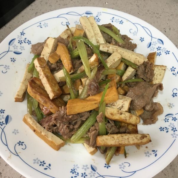 快炒芹菜牛肉：sakura 一起做