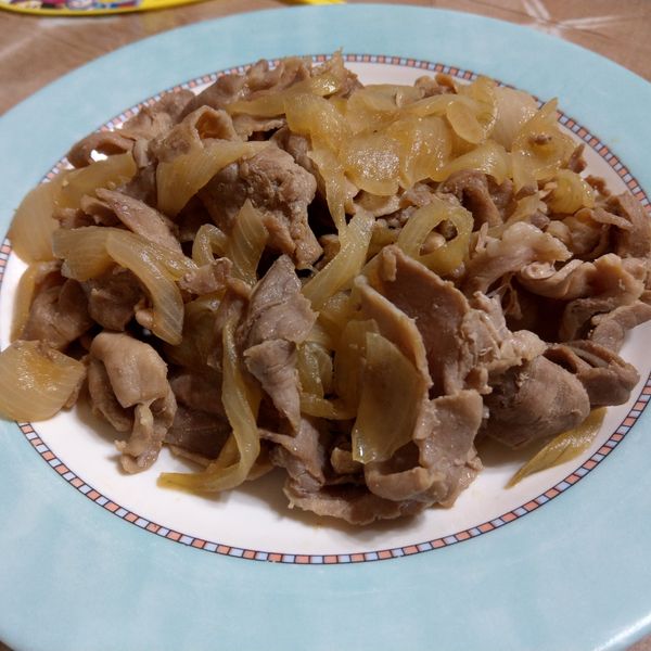 清冰箱囉～剩下的火鍋片與發黃的蔥。 : Amanda一起做