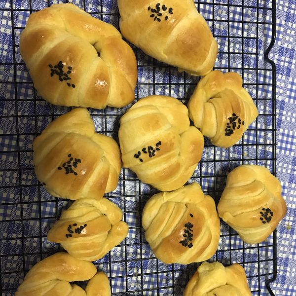 可頌起酥牛角麵包：張唄唄 一起做