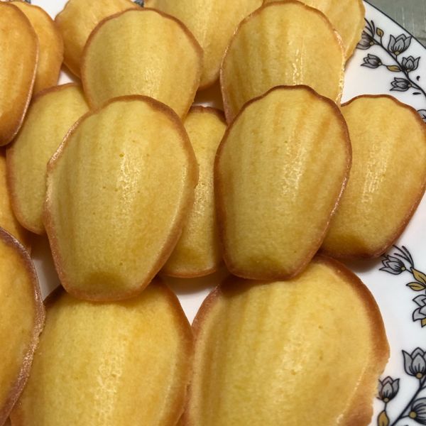 【影片】新手必學－檸檬瑪德蓮蛋糕：Zoe 一起做