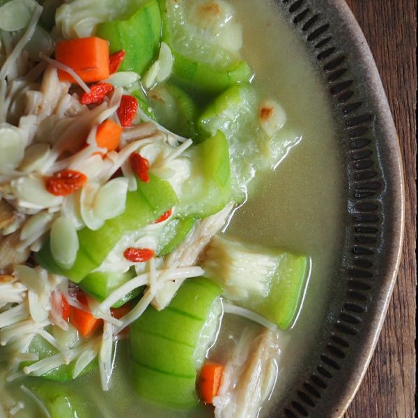 絲瓜燴金針菇 : Yi-Ying Chen一起做