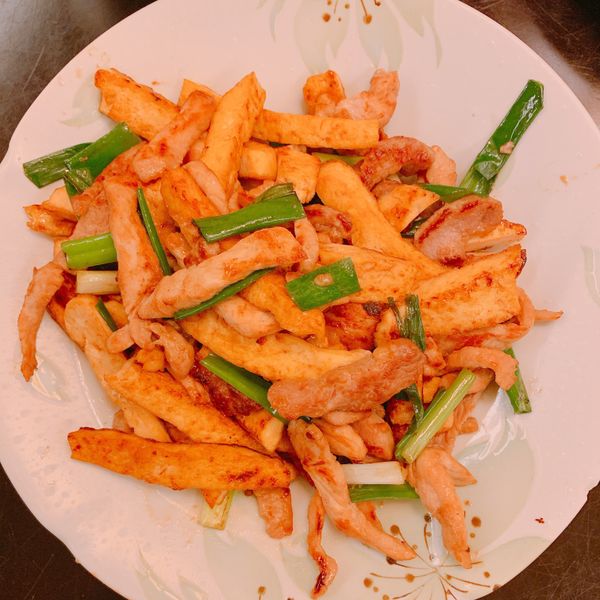 豆干炒肉絲：rosey 一起做