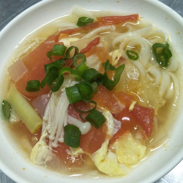 蕃茄蛋花湯麵:郭芳華 一起做
