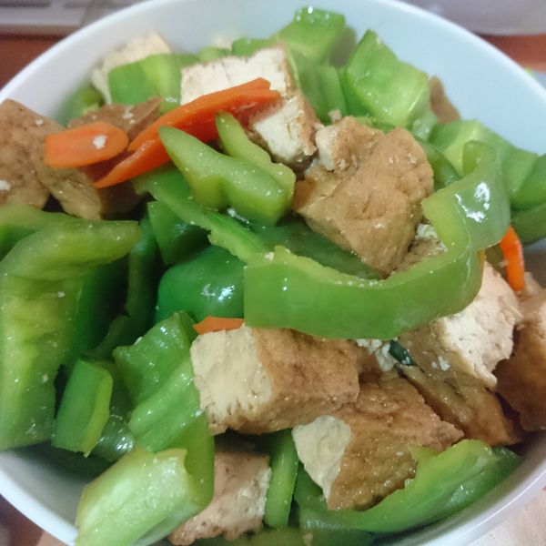 醬炒青椒油豆腐：Victoria Jian 一起做