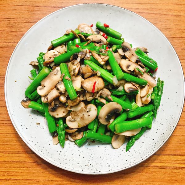 蘑菇炒蘆筍。清爽無負擔 : Sandy Lu一起做