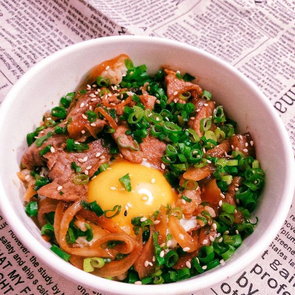 豬五花日本大蔥丼 : 喻曉珍一起做