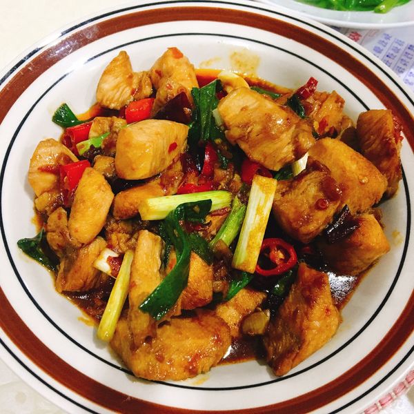 辣子雞丁 : 洋蔥一起做