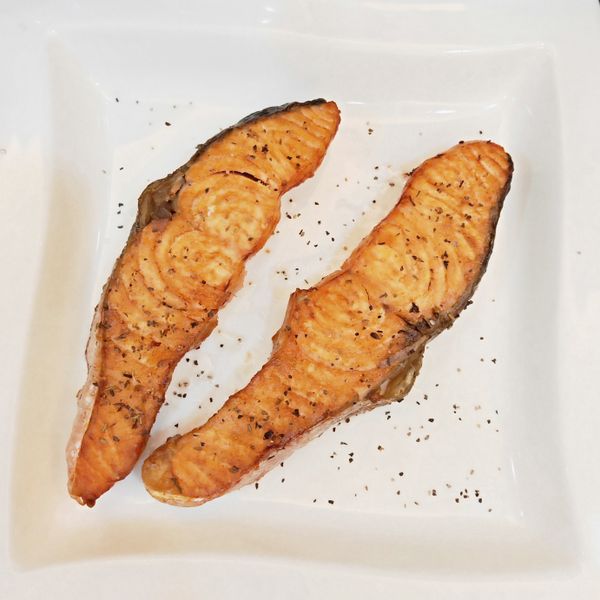 海鹽烤鮭魚💥家常菜
氣炸鍋15分鐘搞定：徐佳美 一起做