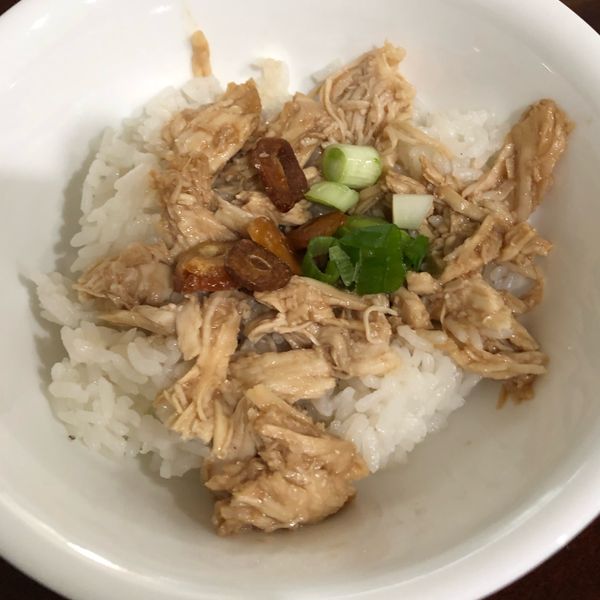 雞胸肉大變身♥ 蒜香雞絲飯 : Moira一起做