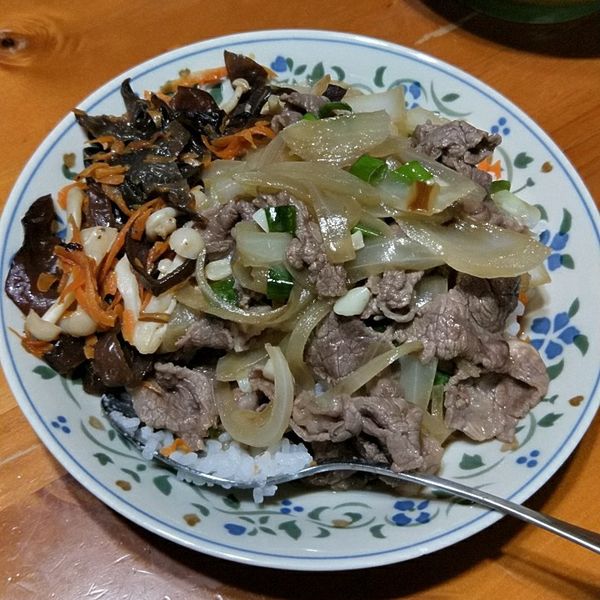 5分鐘快速牛丼飯 : Melody Lee一起做