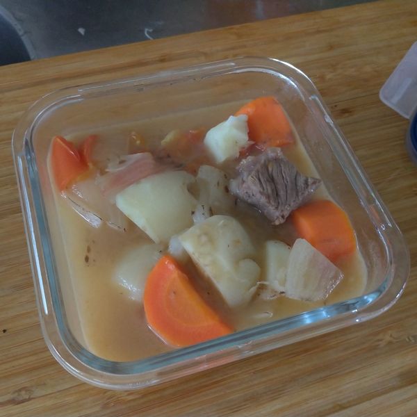 清燉牛肉蔬菜湯
春天料理：BearlyC 一起做