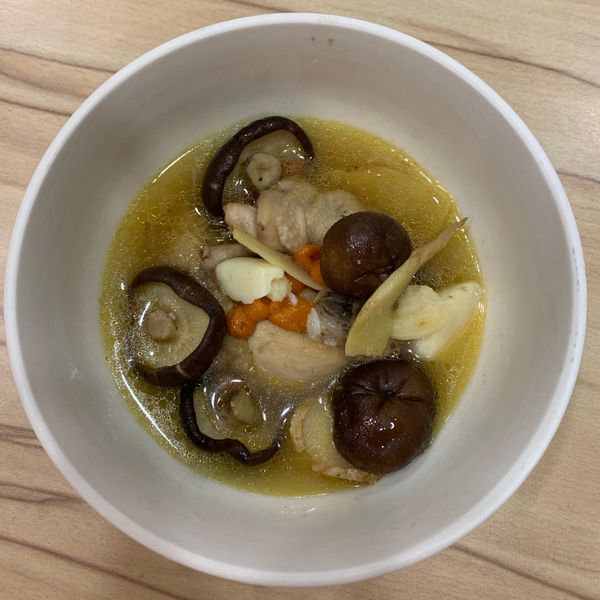暖暖的 蒜頭香菇雞湯! : 姚雨廷一起做
