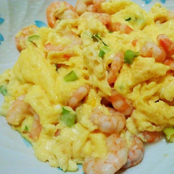 鮮奶滑蛋炒蝦仁
家常菜🌸10分鐘上桌：明ちゃんのキッチン 一起做