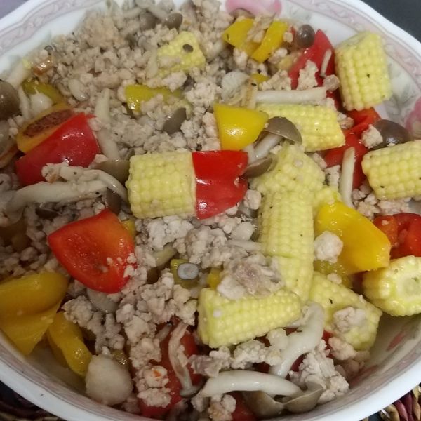 奶香彩椒肉末佐菇：Ju Cheng 一起做