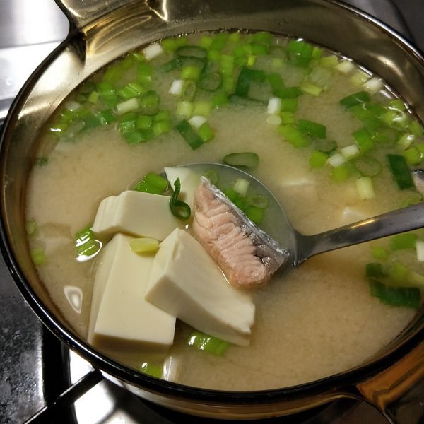 🐟鮭魚豆腐味噌湯：Melody Lee 一起做