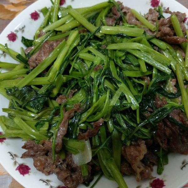 牛肉炒空心菜 : 邱寶玲一起做