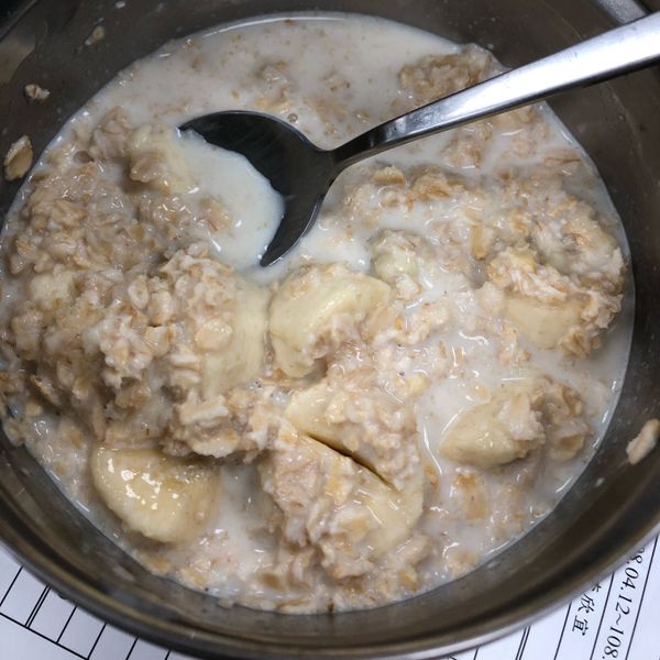 低GI_芝麻香蕉燕麥片+抹茶優酪乳 : 李欣宜一起做