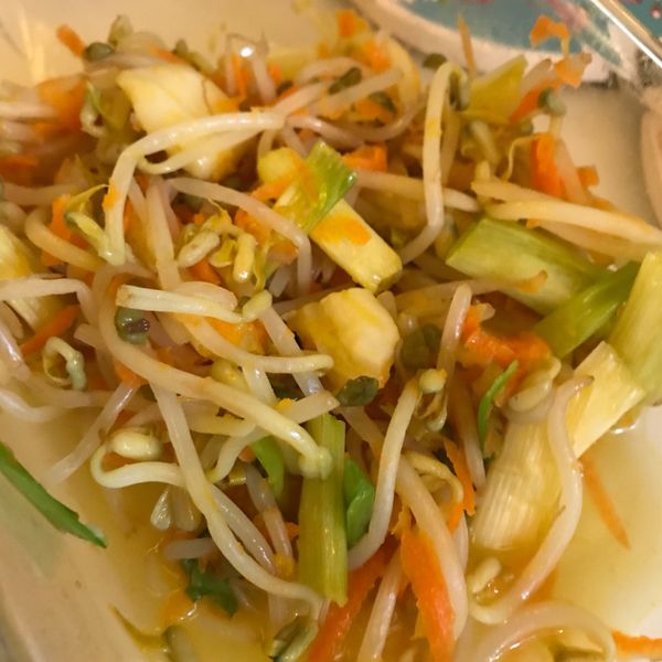 紅蘿蔔炒豆芽菜：Chian-Chi Huang 一起做